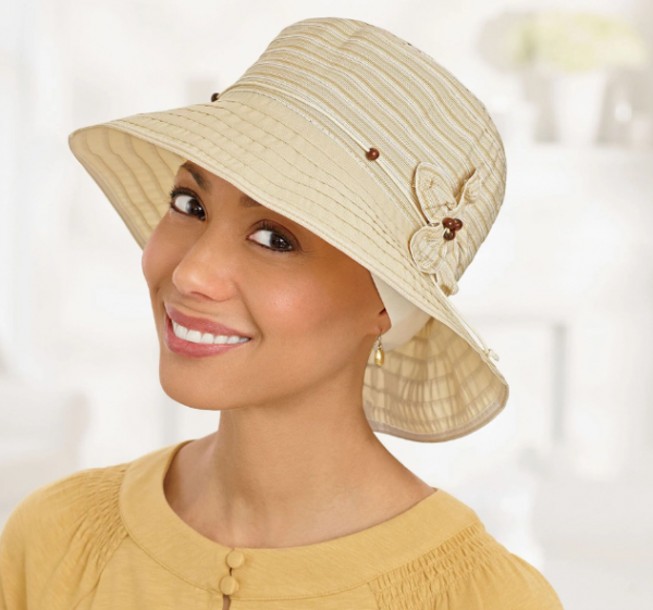 Topi sun hat dengan aksen tali ikat di bagian bawah